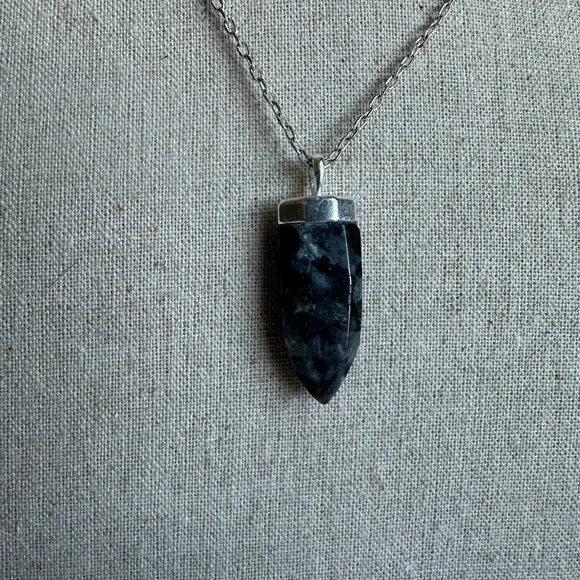 Stella and Dot Silver and Black Pendant Necklace - Picture 2 of 2